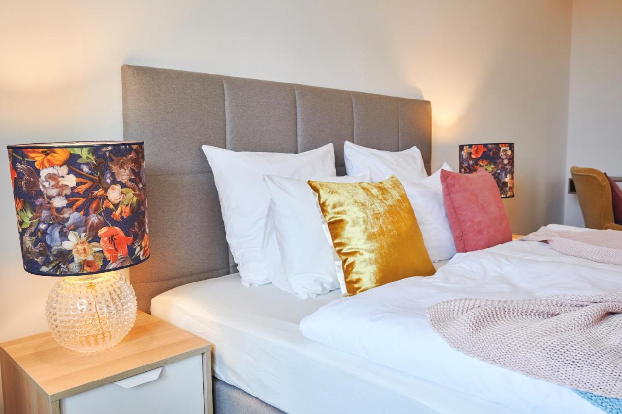 One-Bedroom Apartment,1139487412:JPEG